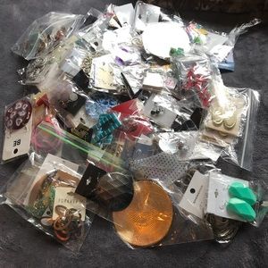 ⭐️Bundle Of 70+ Earrings⭐️